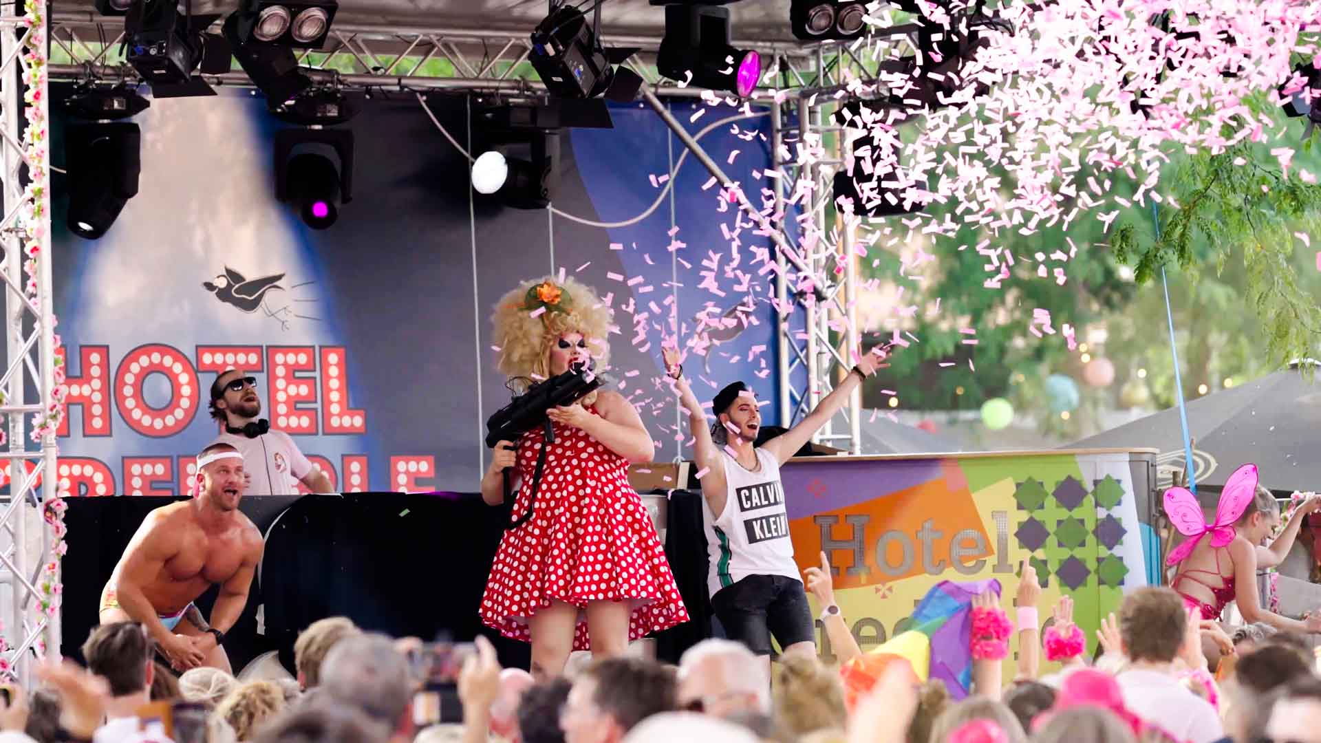 Hotel Credible video opnames after movie 4daagse feesten door Studio Guts - confetti